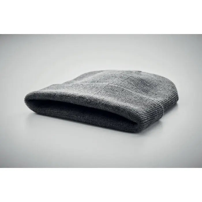 Beanie din rpet gri melanj cu manseta tricotata moale perfecta pentru purtare zilnica