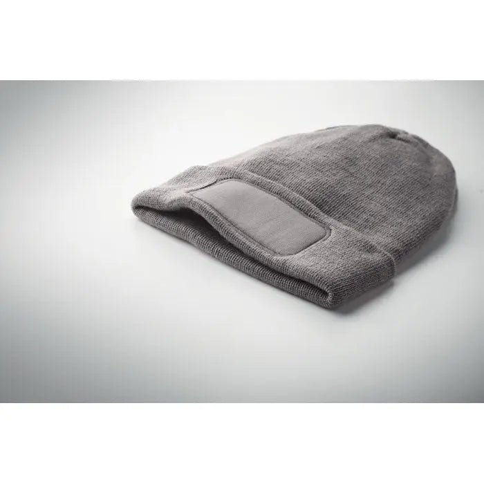 Beanie unisex bonita din poliester rpet gri melanj cu o eticheta din acelasi material pe marginea pliate