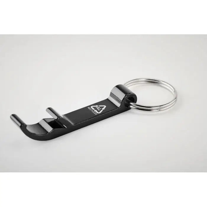 Breloc din aluminiu reciclat negru cu deschizator de sticle si inel argintiu gravat cu simbolul reciclare