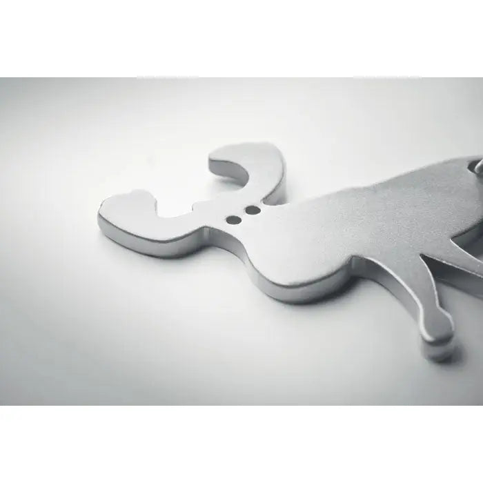 Breloc din aluminiu reciclat argintiu în formă de elan cu finisaj metalic și două decupaje pentru ochi