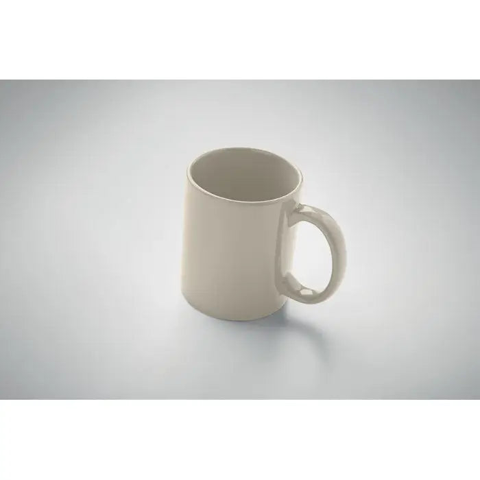 Cream-colored ceramic mug cana ceramica colorata 300ml with smooth glossy finish and classic design