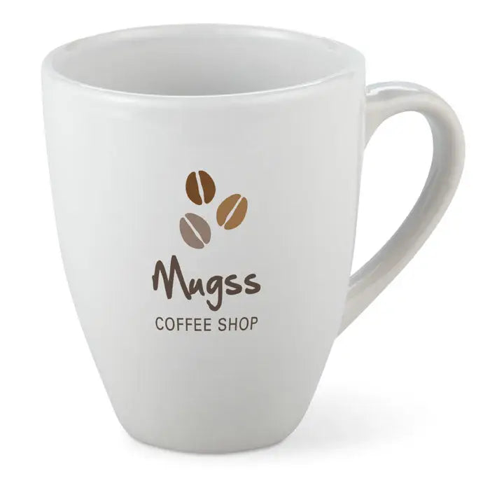 Cana din gresie alba de 160 ml cu logo mugss coffee shop si trei boabe de cafea