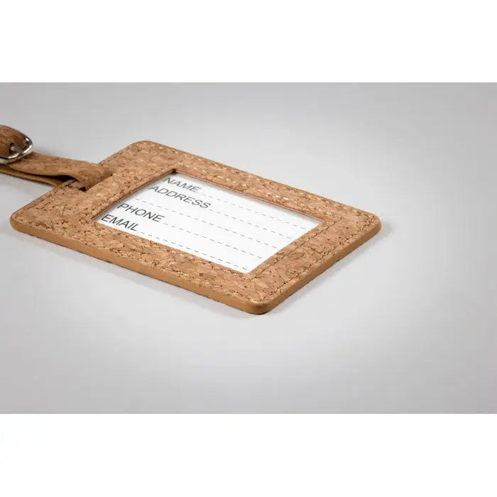 Eticheta pentru bagaje din pluta tan cu eticheta alba pentru nume adresa telefon si email