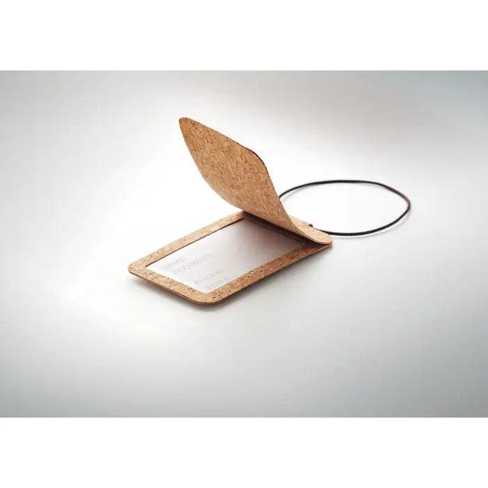 Etichetă pentru bagaje din plută naturală cu design minimalist și cordon negru pentru atașare