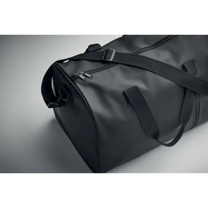 Geanta moale pu neagra cu finisaj mat si bretele rezistente din chinga pentru transport durabil