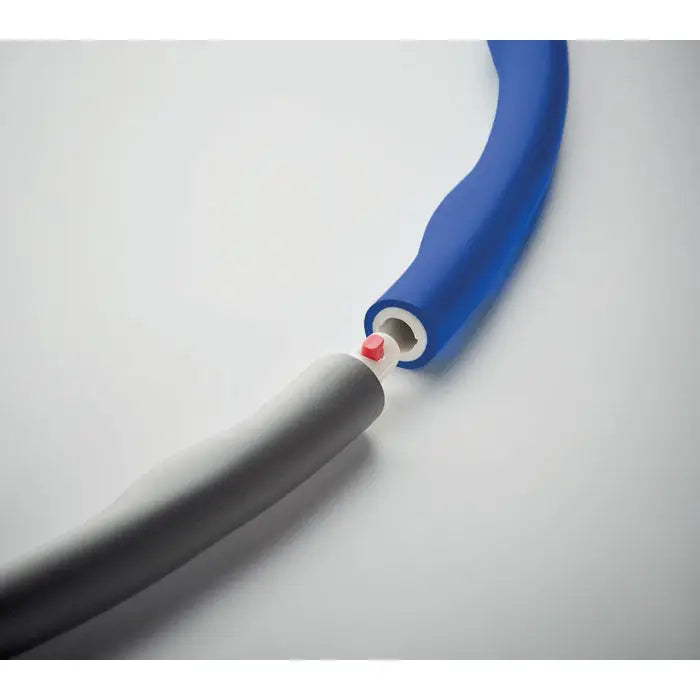 Hula hoop în husa rpET cu cabluri electrice izolate albastre și gri și conector roșu la îmbinare