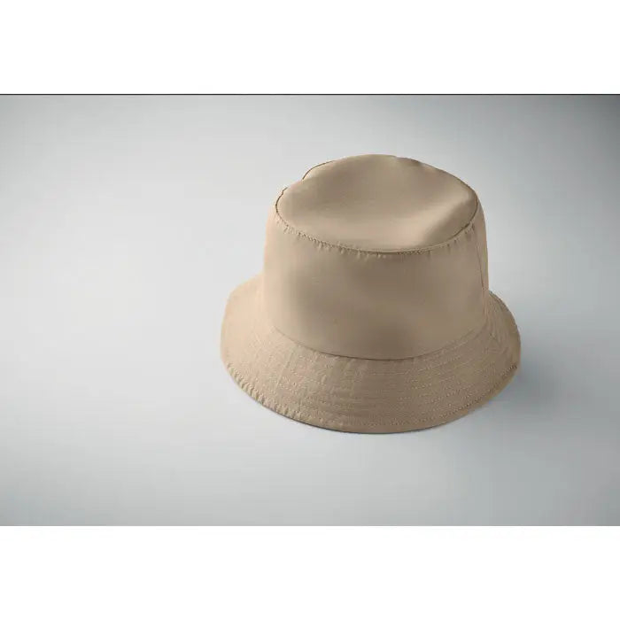 Beige palarie poliester 150 gr/m² cu tesatura neteda si usor lucioasa si cusaturi uniforme
