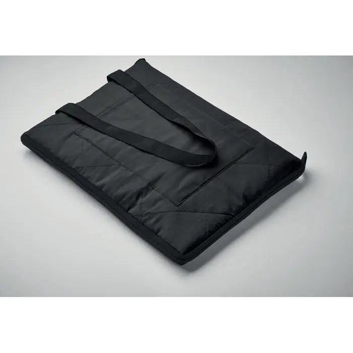 Geanta tote neagra matlasata cu manere intarite si buzunar frontal subtil pentru patura de picnic pliabila