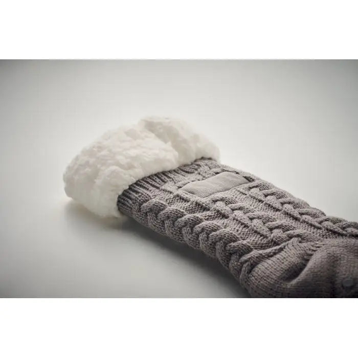 Pereche de sosete papuci l gri din tricot cu manseta pufoasa alba din fleece