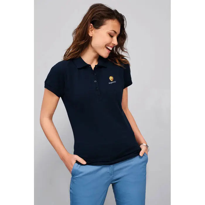 Polo dama passion 170 bleumarin cu emoticon auriu brodat si cuvantul majestic pe piept, fabricat din material de calitate