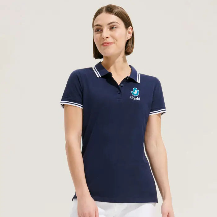 Tricou polo femei pasadena 200 bleumarin cu tiv alb pe guler si mâneci fabricat din material confortabil