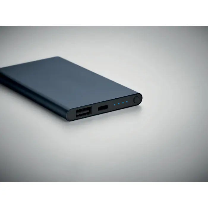 Power bank de 4000 mah tip c negru dreptunghiular cu porturi usb si lumini led indicator
