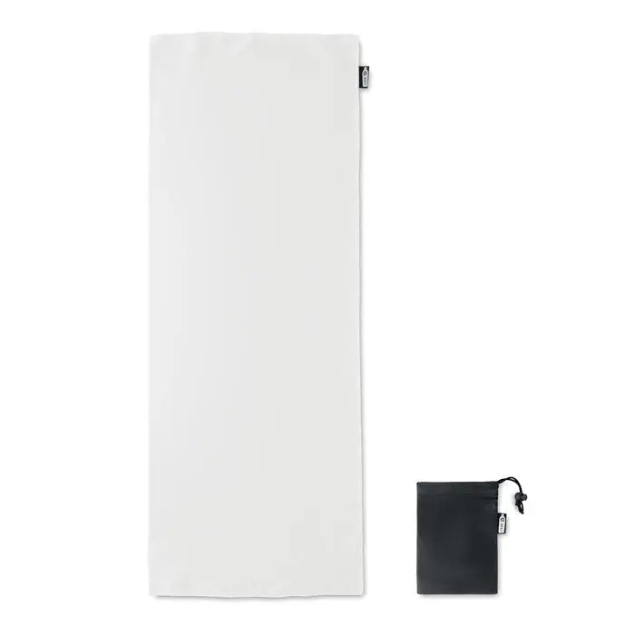 Prosop alb cu textura moale si husa sport neagra cu snur din material rpET pentru sport