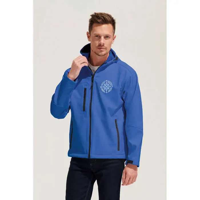 Jacheta softshell albastra replay barbati cu logo alb busola pe piept si fermoare negre