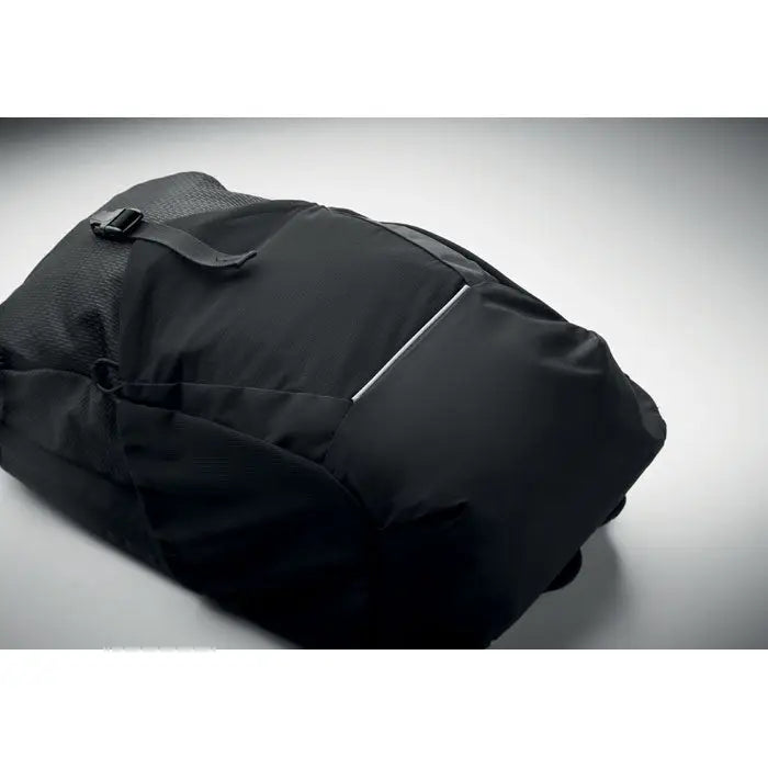 Rucsac de drumetie 18l negru din nylon cu design minimalist si fermoar argintiu subtil