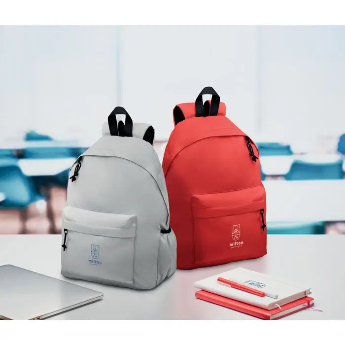 Rucsac din poliester 600d rpet doua culori gri deschis si rosu vibrant cu bretele negre si logo brodat mica