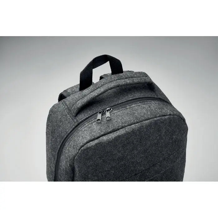 Rucsac pentru laptop de 13 inchi din material texturat gri inchis cu fermoare negre si maner superior