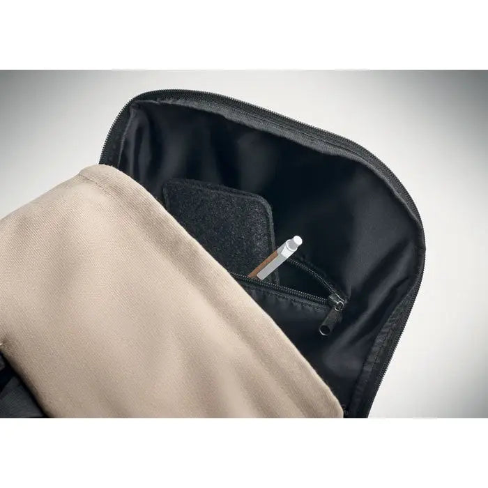Rucsac pentru laptop de 15 inchi din panza bej cu captuseala interioara neagra si compartimente cu fermoar