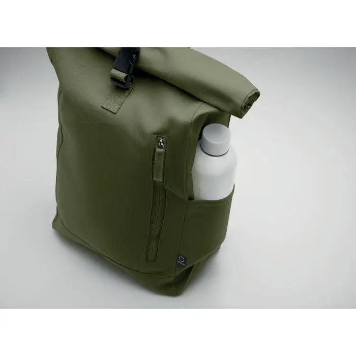 Rucsac roll top olive green din panza de 390 gr/m² cu buzunar frontal cu fermoar si sticla de apa alba