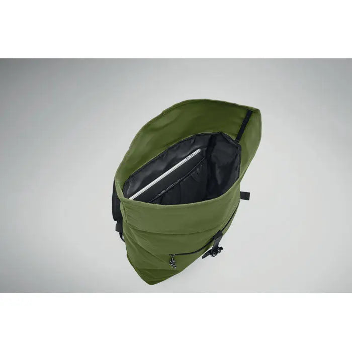 Rucsac rolltop olive green din poliester 600d cu interior si fermoare negre ideal pentru utilizare zilnica