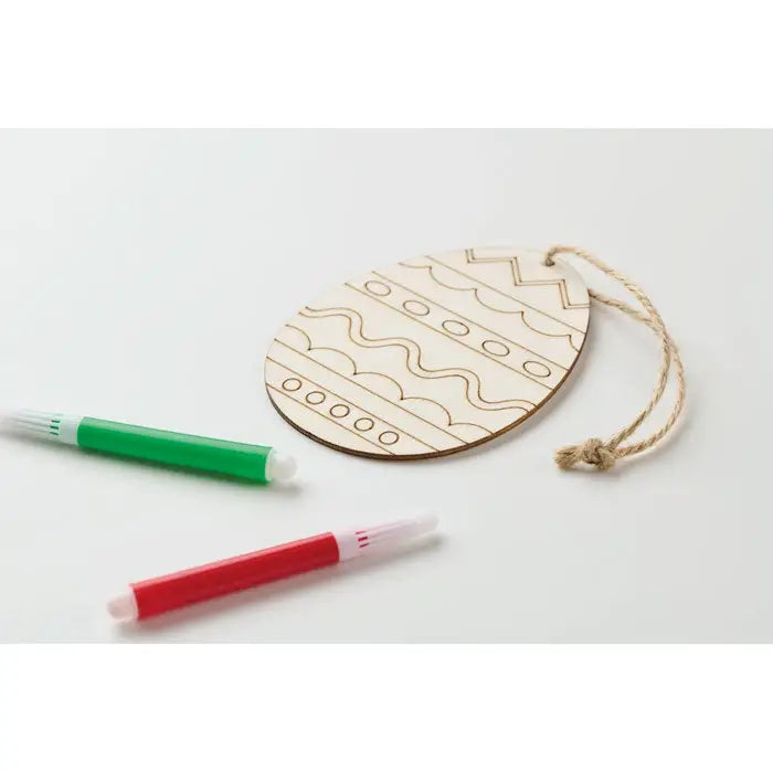 Ornament ou din lemn deschis la culoare cu modele gravate si snur din sfoara naturala set de pictura cu oua din lemn