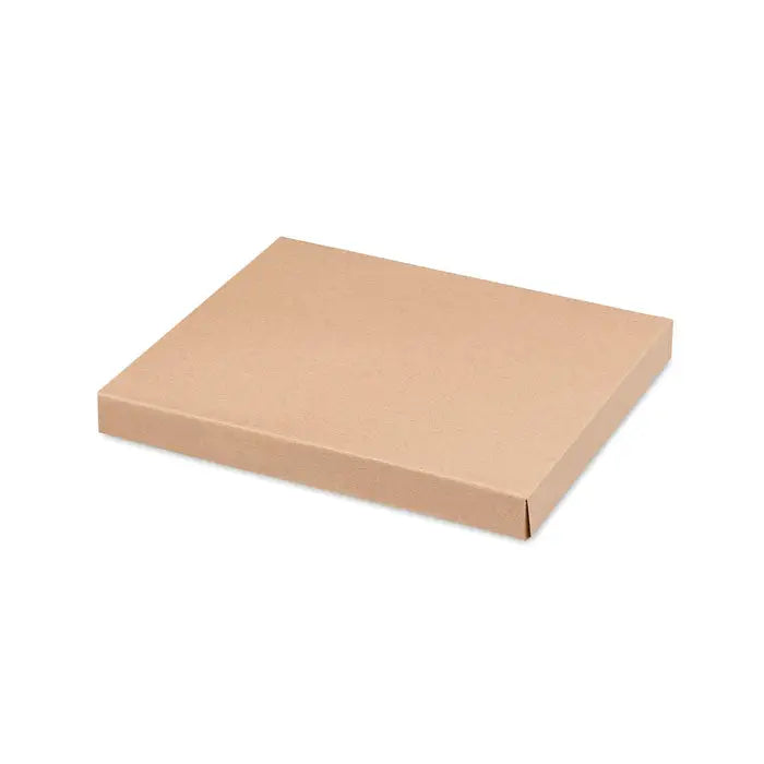 O cutie simplă dreptunghiulară maro din carton cu margini curate și finisaj mat pentru sort din denim 240 gr/m²