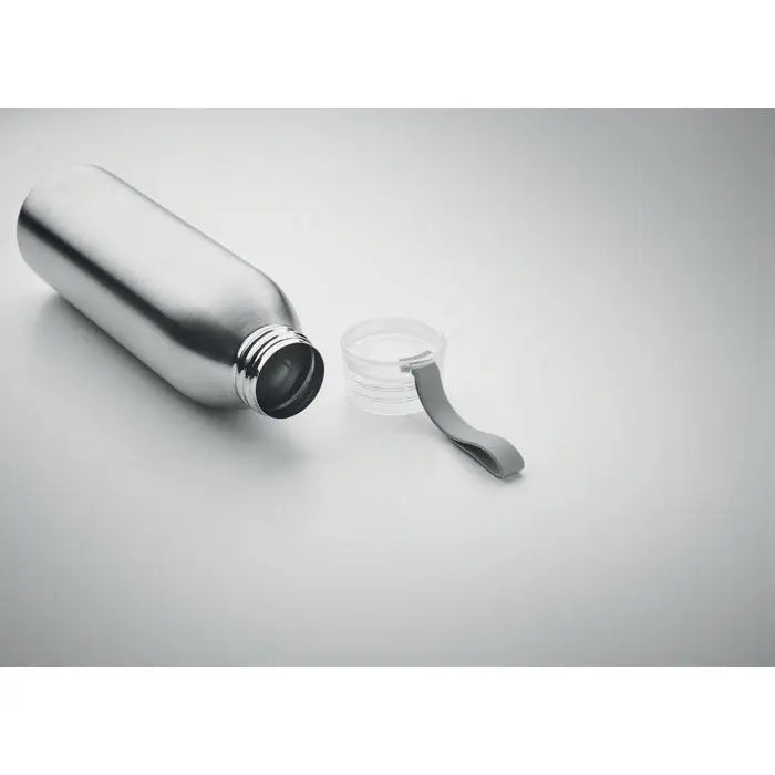 Sticla din otel inoxidabil 650ml argintie cu capac din plastic transparent si breloc din silicon gri