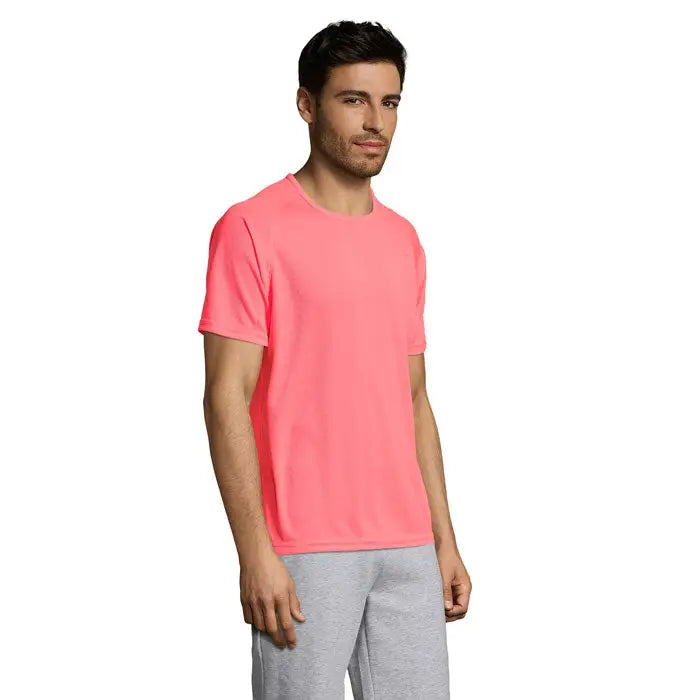 Tricou bărbați sportiv coral roz vibrant cu mâneci scurte și guler rotund ideal pentru activități sportive