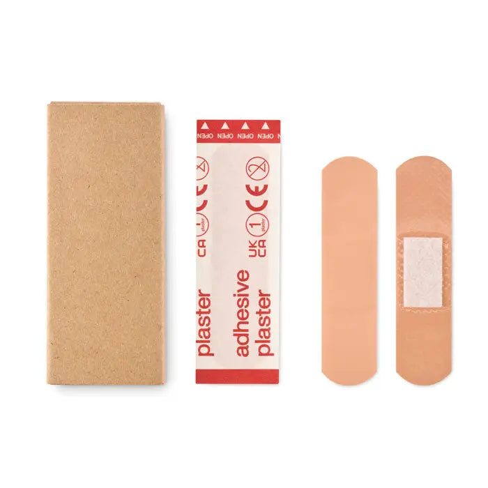 Beige tencuieli adezive in ambalaj rosu si alb alaturi de cutia din carton pentru 15 bucati