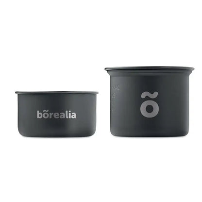 Doua oale de camping borealia negre cu finisaj mat si branding minimalist cu tacamuri incluse