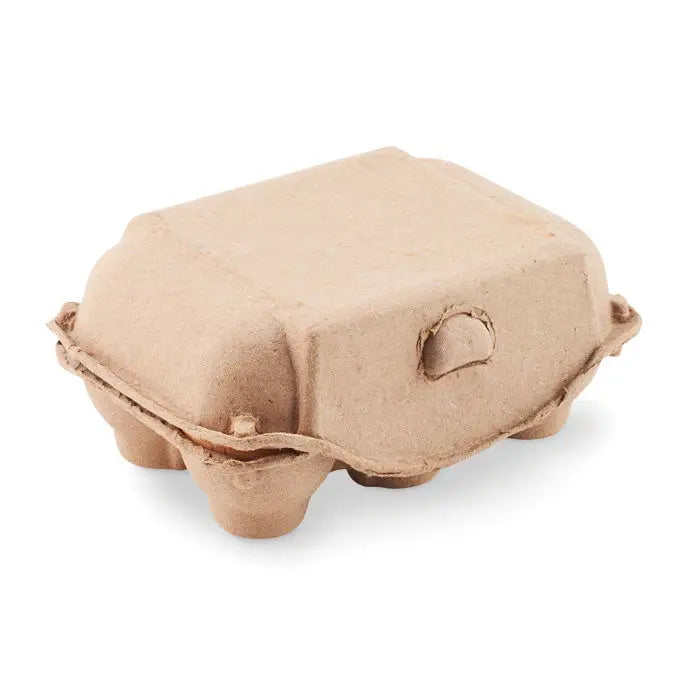 Cutie bej din carton pentru 6 oua de creta cu design modelat si capace pentru inchidere