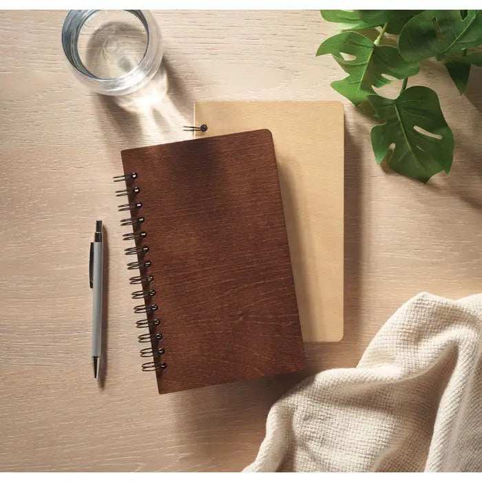 Notebook spiralat a5 mesteacan growbook de lemn maro inchis cu finisaj natural neted