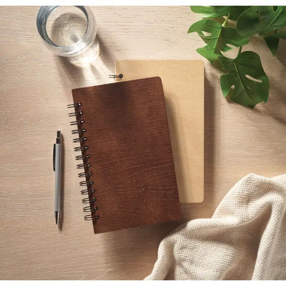 Notebook spiralat a5 mesteacan growbook de lemn maro inchis cu finisaj natural neted