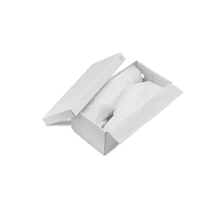 Cutie albă minimalistă pentru adidași în pu mărimea 38 cu design modern și linii curate