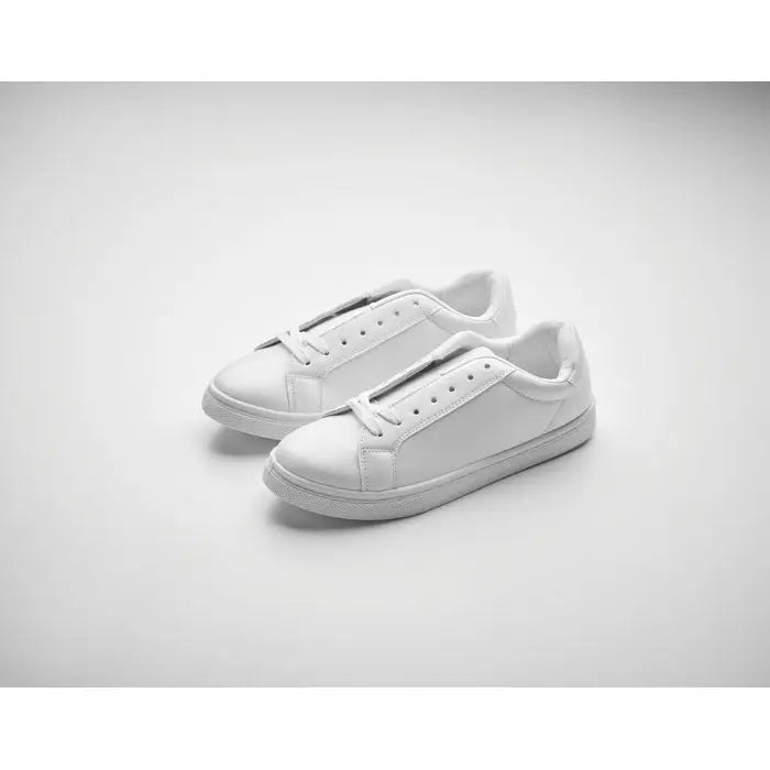 Adidasi in pu 40 din piele alba cu design minimalist si sireturi asortate pentru un look curat