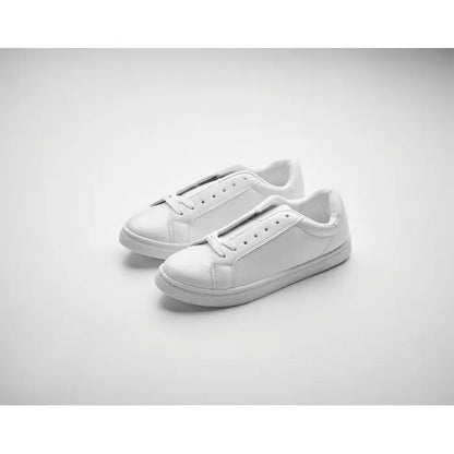 Adidasi in pu 40 din piele alba cu design minimalist si sireturi asortate pentru un look curat