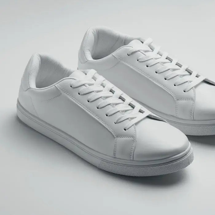 Adidasi în pu 42 din piele albă cu design minimalist și șireturi asortate pentru utilizare casuală