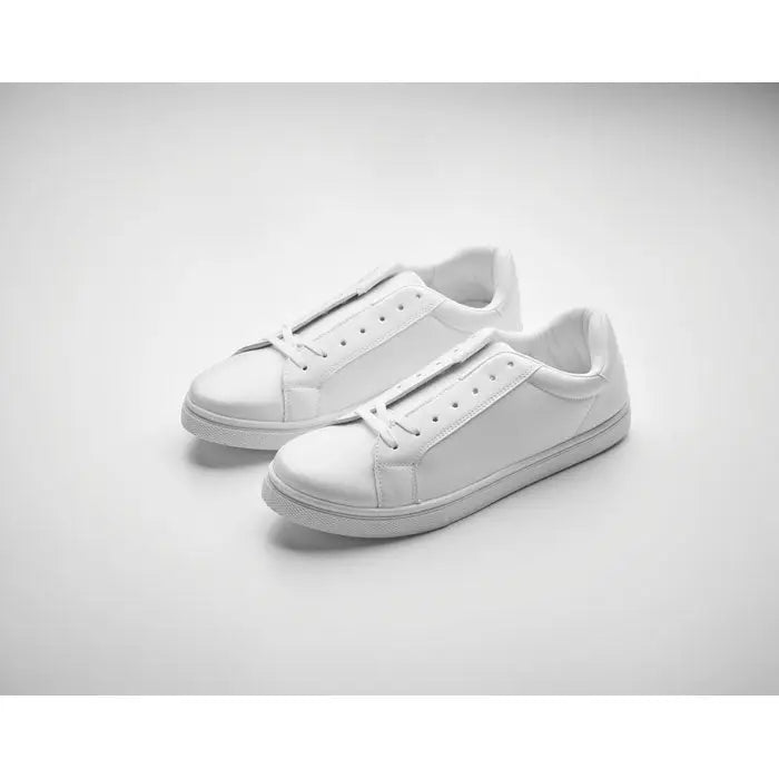 Adidasi din piele alba cu design minimalist si cusaturi curate marimea 42 din material pu