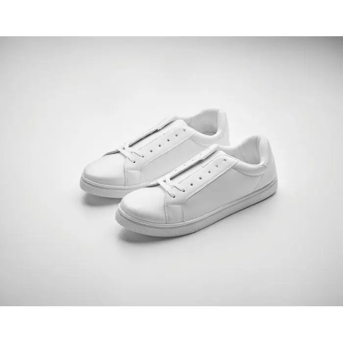 Adidasi albi din piele ecologica cu design minimalist si sireturi asortate pentru purtare casual