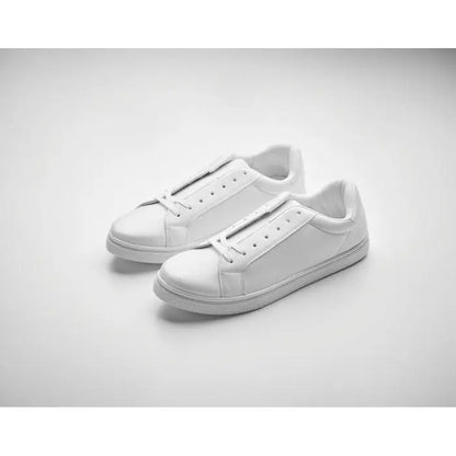 Adidasi albi din piele ecologica cu design minimalist si sireturi asortate pentru purtare casual