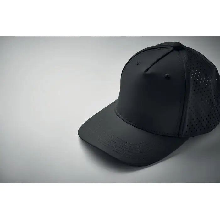 Sapca de baseball neagra cu 5 panouri din material 130 gr/m² cu partea din spate din plasa perforata