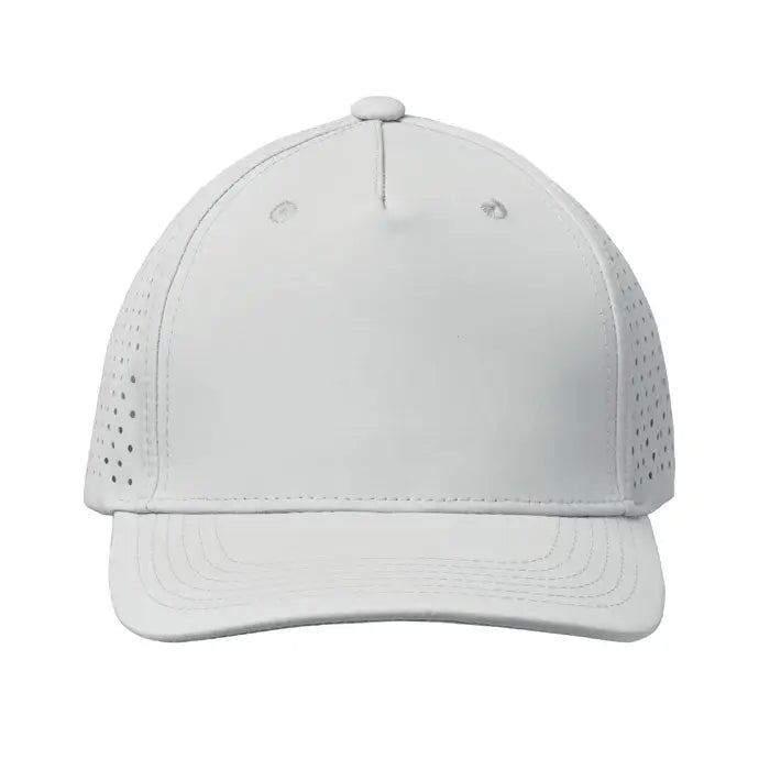 Apca de baseball alba perforata cu 5 panouri 130 gr m² cu coroana structurata si vizor curbat