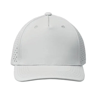 Apca de baseball alba perforata cu 5 panouri 130 gr m² cu coroana structurata si vizor curbat