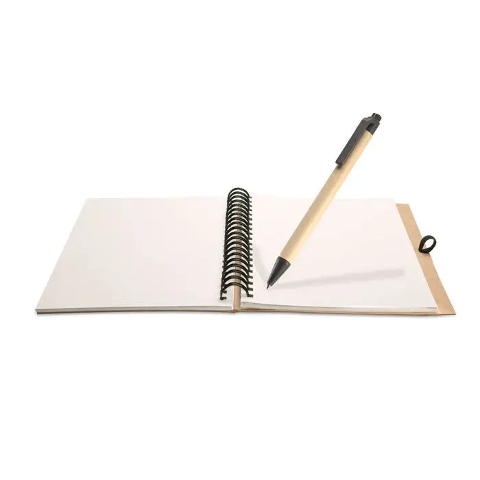 B6 caiet reciclat cu pix spiralat minimalist cu coperta lemn natural si pagini crem, pix asortat cu grip negru
