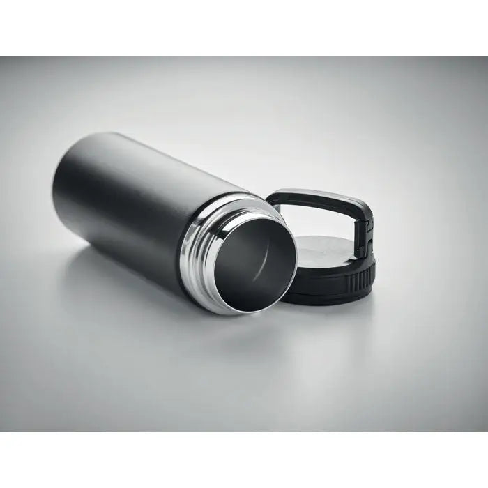 Balon cu perete dublu de 500 ml un termos negru izolat cu rama metalica argintie si capac din plastic cu maner integrat