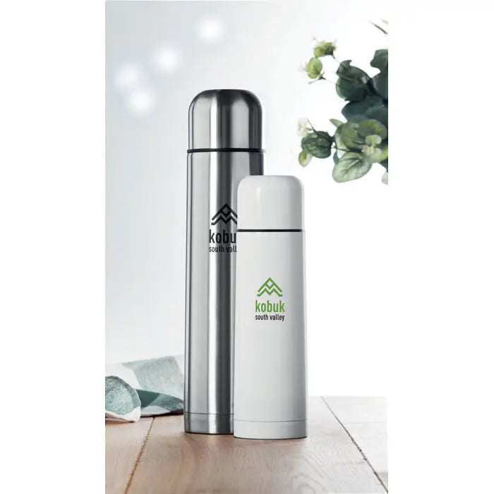 Două termosuri izolate balon termo 900 ml, unul argintiu și unul alb, cu logo kobuk south valley și munte verde