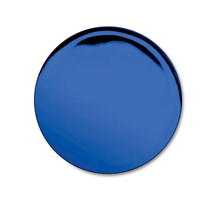 Un vas ceramic albastru cobalt lucios cu suprafata neteda si reflectorizanta pentru balsam de buze in oglinda