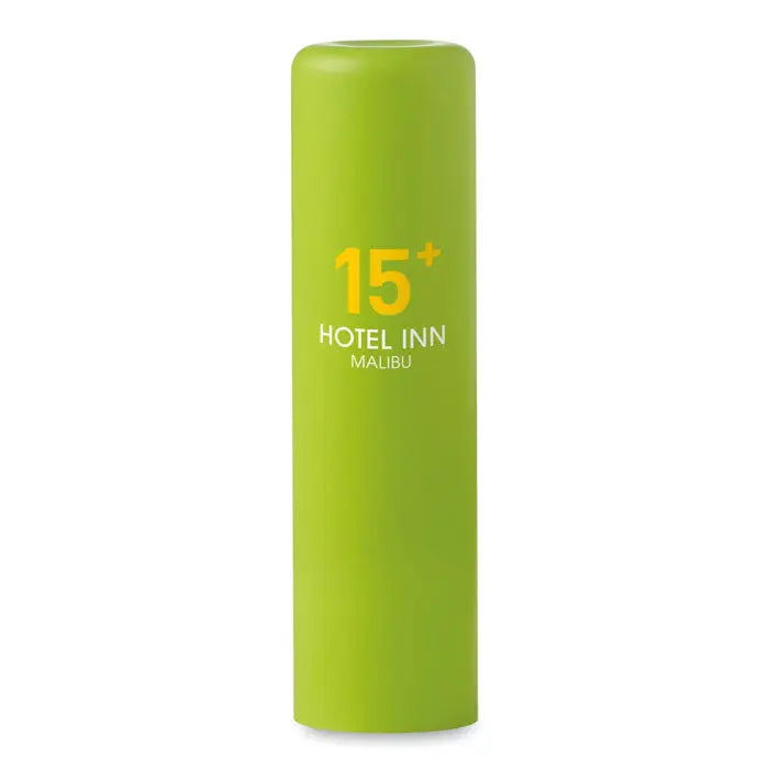 Balsam de buze într-un tub cilindric verde lime cu text galben și alb hotel inn malibu 15+