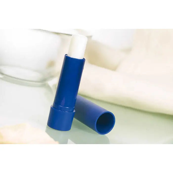 Balsam de buze cu tub albastru din plastic si stick alb pentru hidratarea buzelor