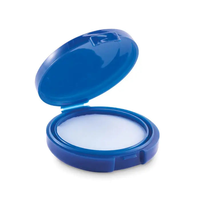 Balsam de buze vegan în compact albastru din plastic cu interior alb circular pentru hidratare bucală